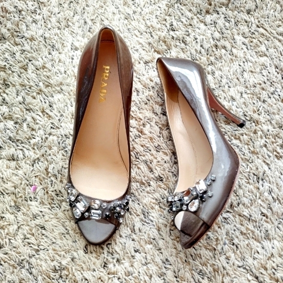 PRADA CRYSTAL EMBELLISHED PEEP TOE PUMPS BROWN METALLIC PATENT LEATHER sz 39/8,5 - Picture 1 of 10